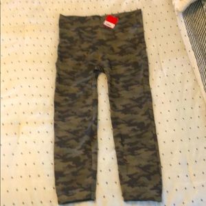 Spanx cropped lamn legging - desert camo